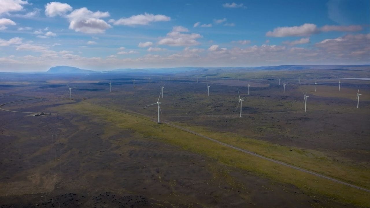 İzlanda’nın ilk rüzgar santrali Vaðölduver’de kurulan ENERCON E-138 EP3 rüzgar türbinleri