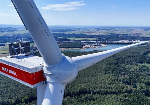Max Bögl’ün 199 metre göbek yüksekliğine sahip hibrit kulesi üzerinde kurulan Vestas V172-7.2 MW rüzgar türbini