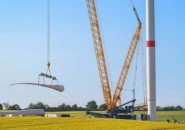 Avrupa’da 2026’nın ilk yarısında 8,8 GW yeni kapasite eklenen rüzgar enerjisi sektörünü temsil eden rüzgar türbinleri