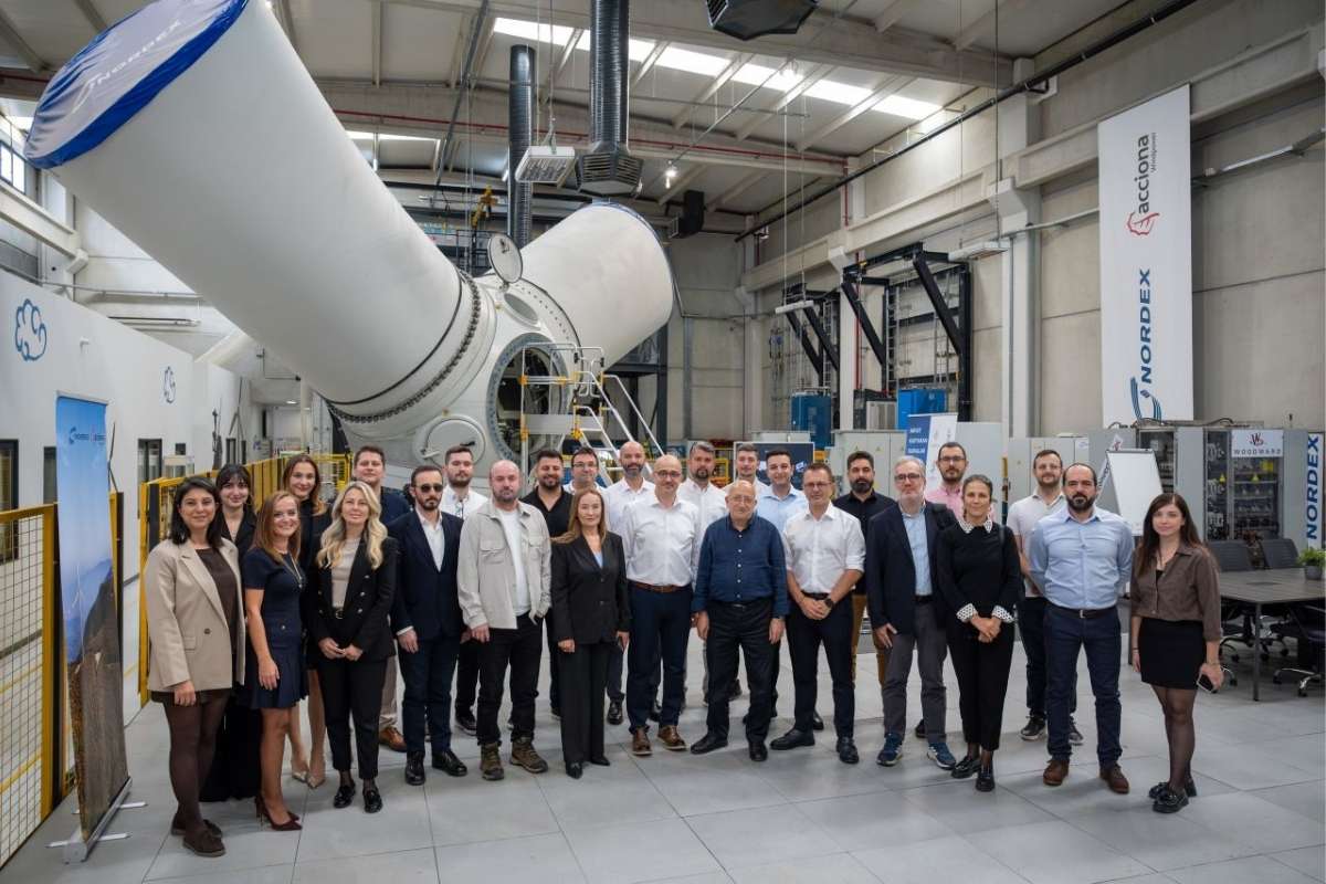 Nordex Group, Menemen Kanat Fabrikası'nda düzenlediği basın buluşmasında Türkiye'deki üretim kapasitesini yaklaşık iki katına çıkarma hedefini ve Nordex Academy'nin eğitim faaliyetlerini açıkladı.